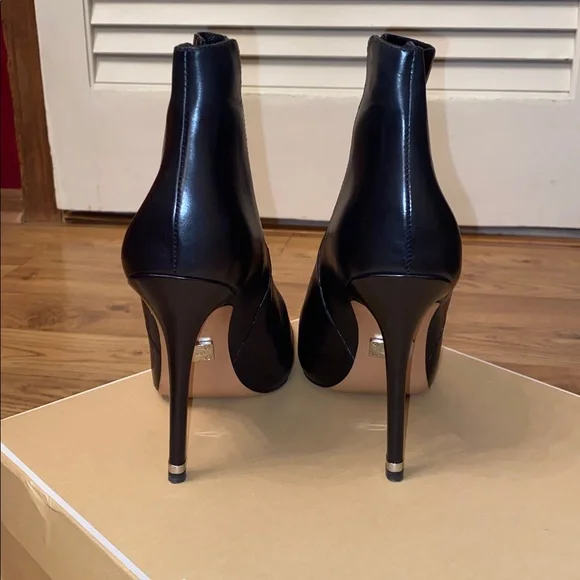 Michael Kors Andie Boots - Picture 4 of 12